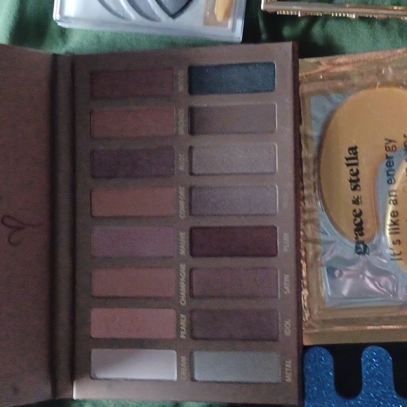 Assortment of makeup nail polish mini UV light hair clip makeup never used - Picture 4 of 4